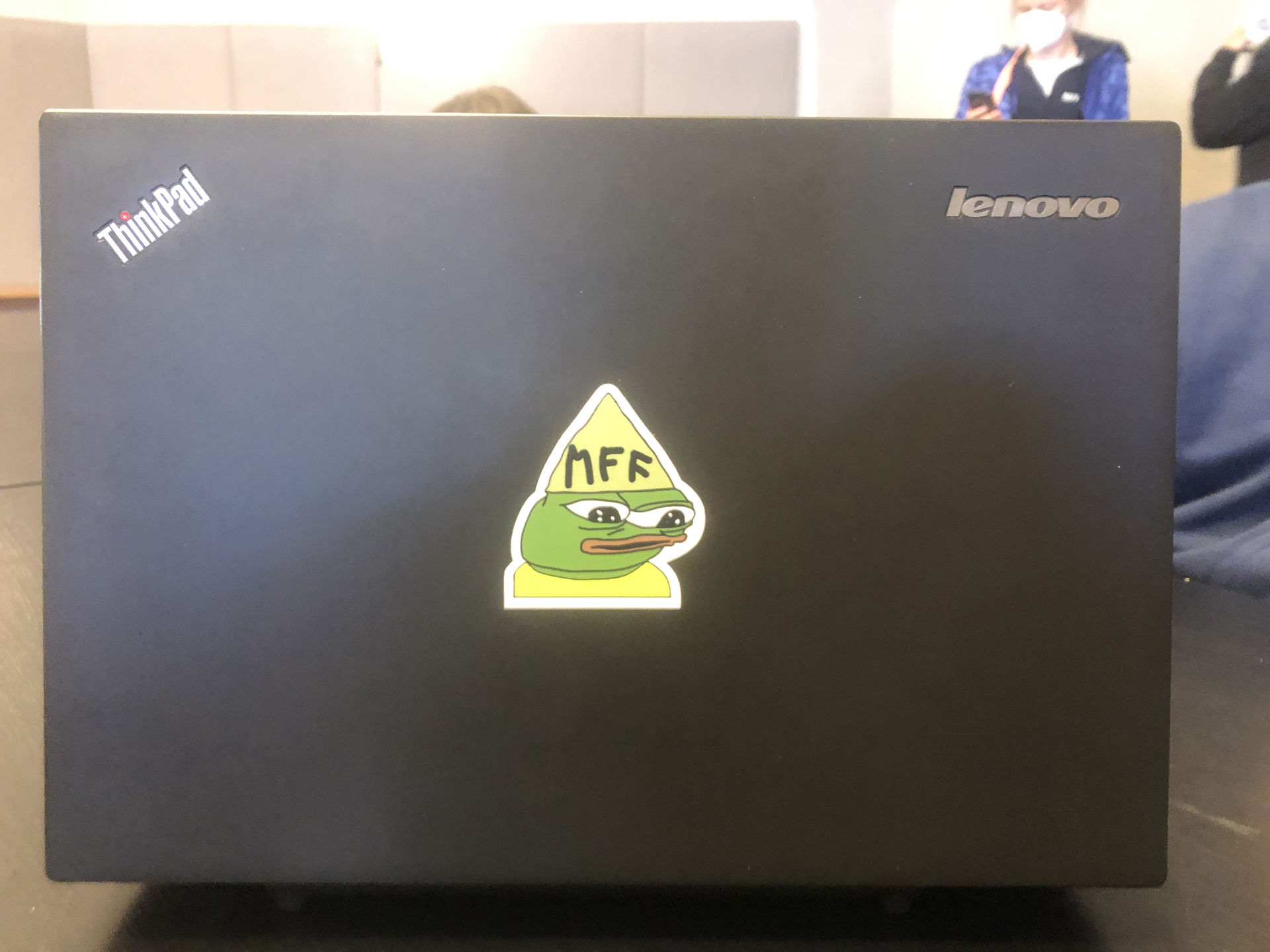 Samolepka na notebook (nalepit tuto samolepku na jiný notebbok než Thinkpad je považóváno za herezi)