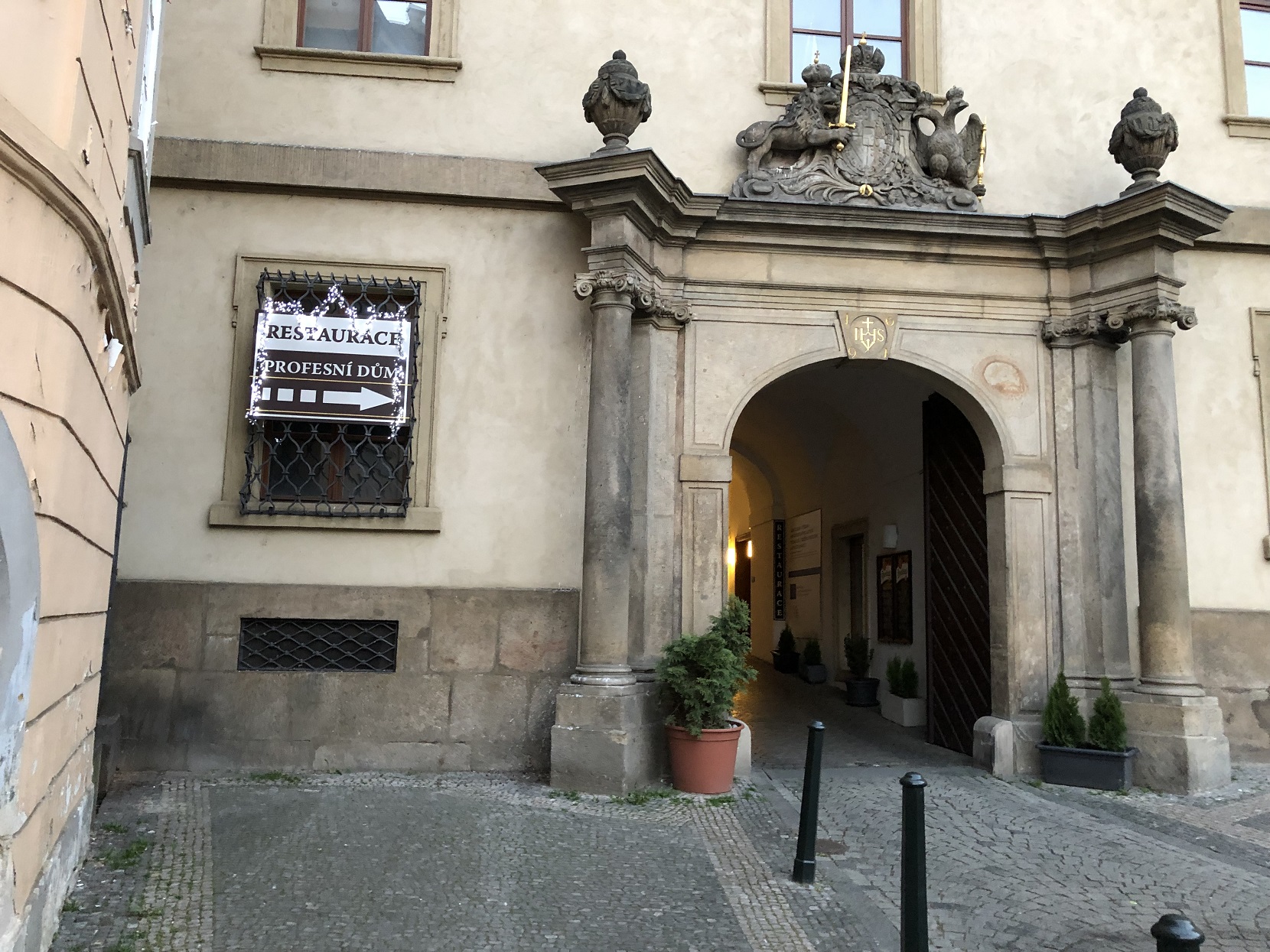 +get/+d8779ef7-feb0-4860-9ca9-fc02b11b0b14/Profesní%20dům/vstup.jpg